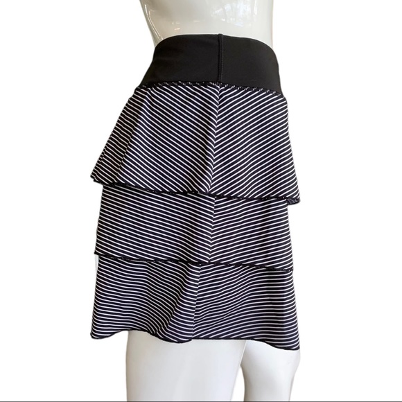 Kyodan Black & White Striped Tennis, Golf, Pickle Ball Skirt, Skort. Size Medium - Picture 4 of 6